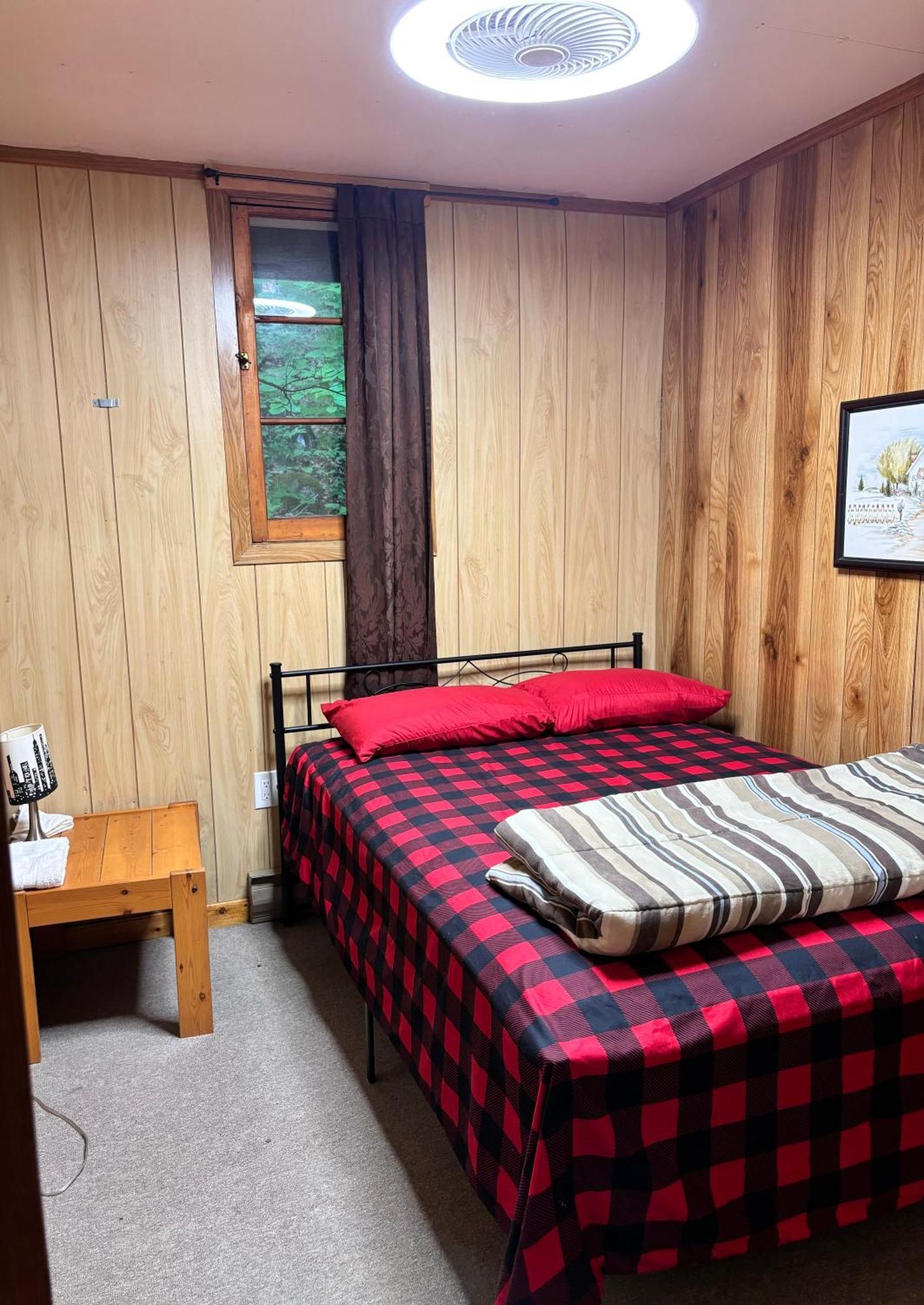 Lakefront Hideaway Resort Kawartha Lakes Room photo